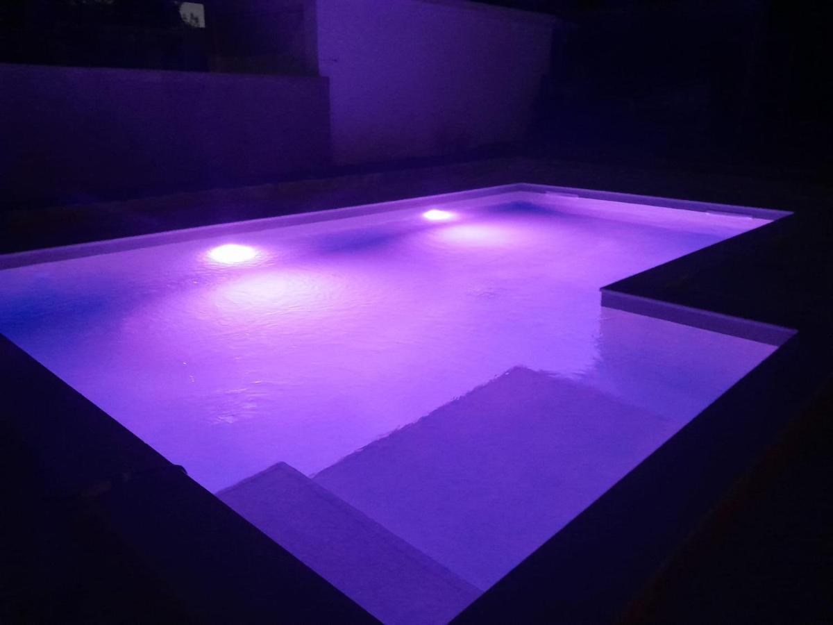 Caliente Apartments Vir B エクステリア 写真
